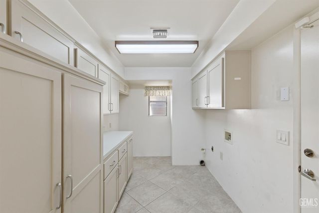 7313 Calle Los Manzanos, Bakersfield, CA 93309