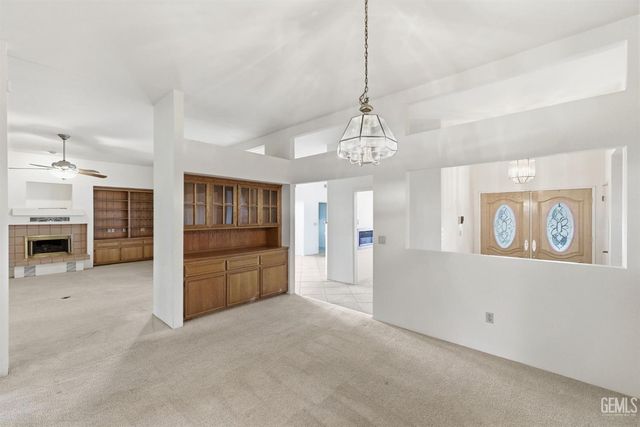 7313 Calle Los Manzanos, Bakersfield, CA 93309