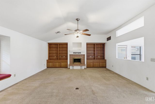 7313 Calle Los Manzanos, Bakersfield, CA 93309