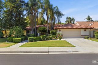 7313 Calle Los Manzanos, Bakersfield, CA 93309