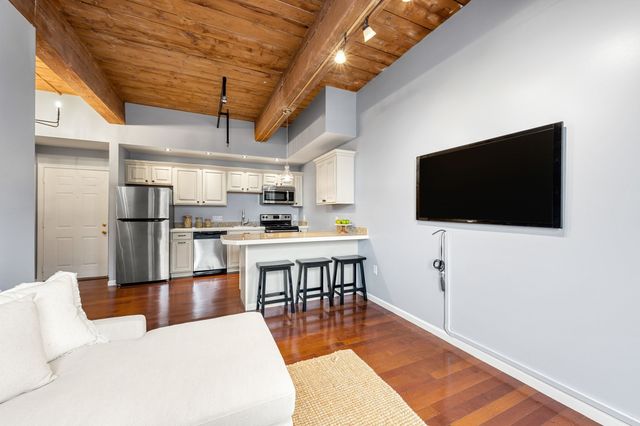 21 Wingate 402, Haverhill, MA 01832