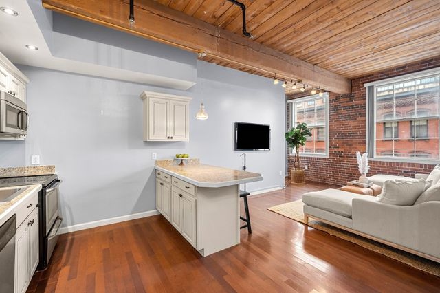 21 Wingate 402, Haverhill, MA 01832