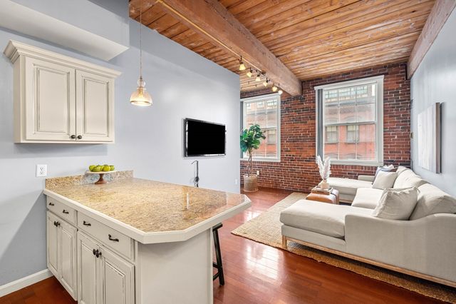 21 Wingate 402, Haverhill, MA 01832