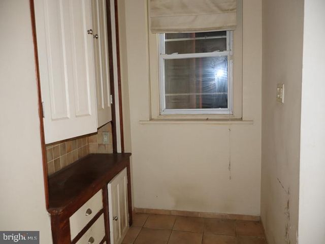 6386 SHERWOOD RD, Philadelphia, PA 19151