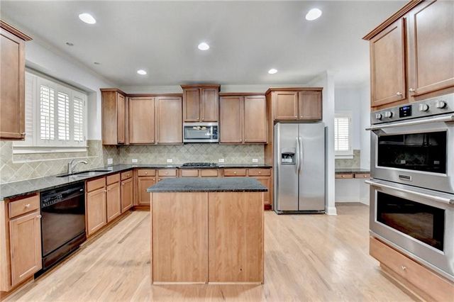 2723 Ivy Bluff Court, Buford, GA 30519