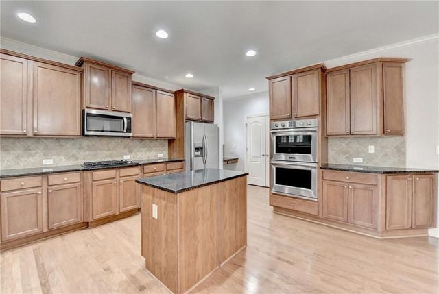 2723 Ivy Bluff Court, Buford, GA 30519