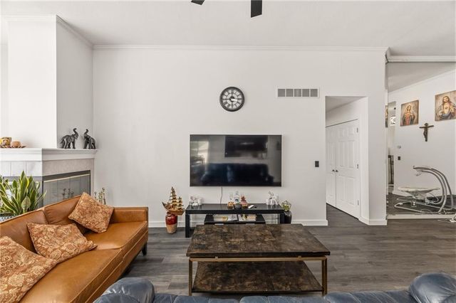 5031 W 120th Place, Overland Park, KS 66209