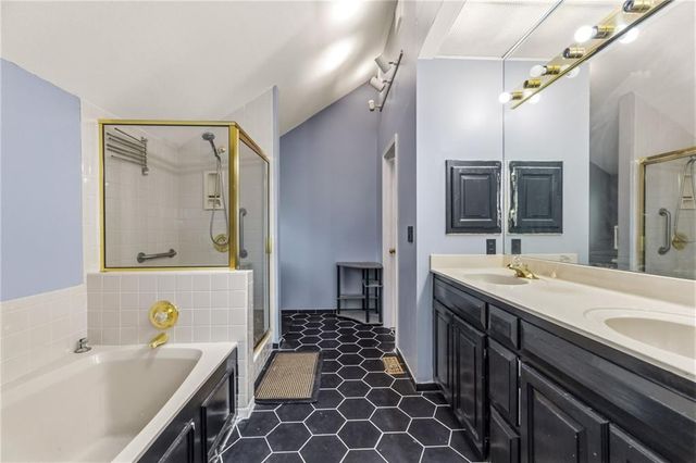 5031 W 120th Place, Overland Park, KS 66209