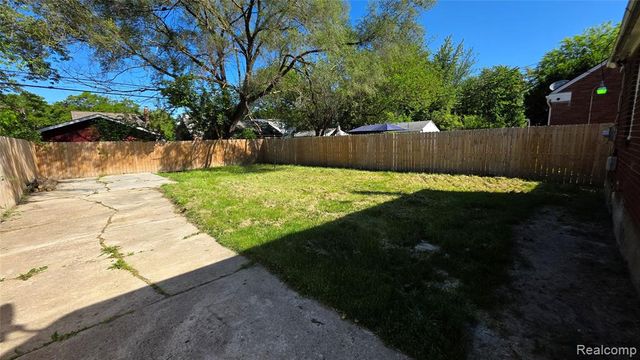 12585 Duchess Street, Detroit, MI 48224