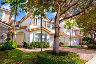 10857 NW 84th St, Doral, FL 33178