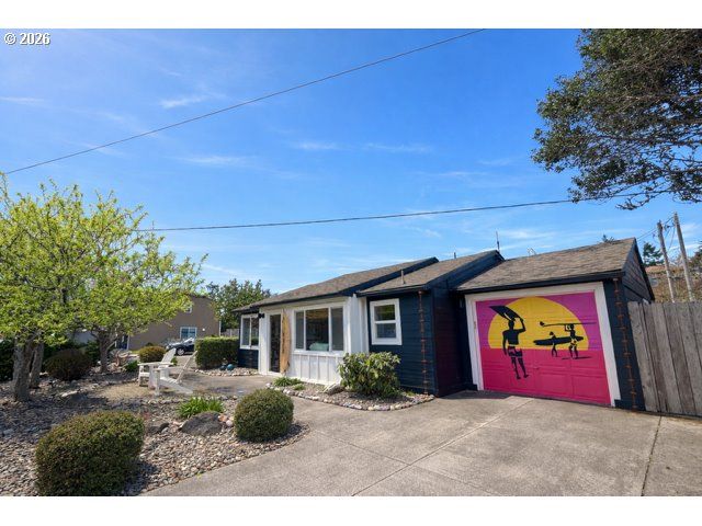 1317 7TH St, Florence, OR 97439