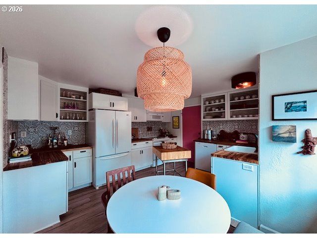 1317 7TH St, Florence, OR 97439