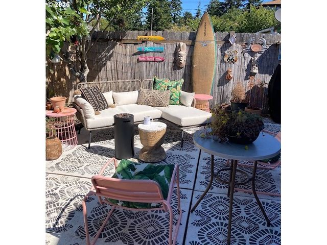 1317 7TH St, Florence, OR 97439