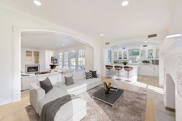 50 Saddlebrook Lane, Houston, TX 77024