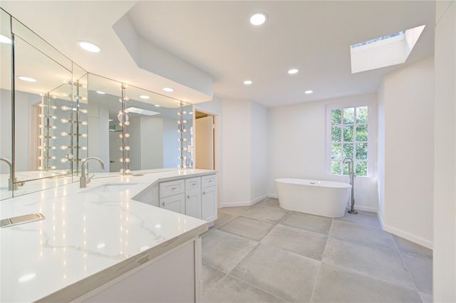 50 Saddlebrook Lane, Houston, TX 77024