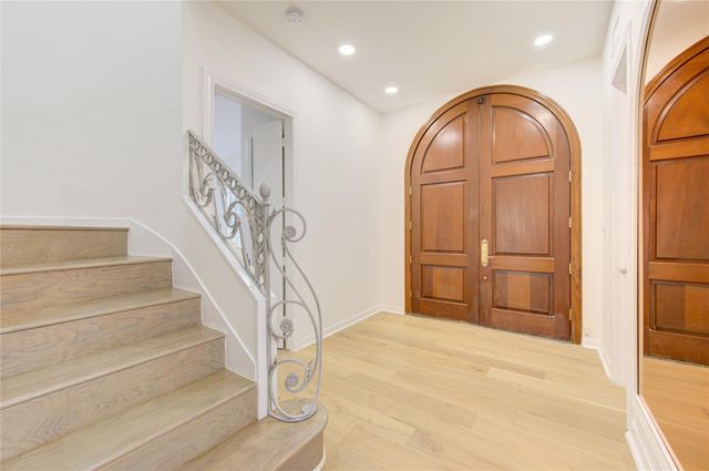 50 Saddlebrook Lane, Houston, TX 77024