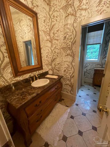 1904 E Larua St, Pensacola, FL 32501