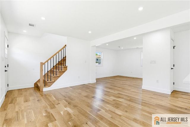 48 Kendall Drive, Sayreville, NJ 08859