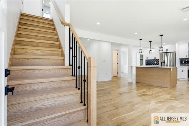 48 Kendall Drive, Sayreville, NJ 08859