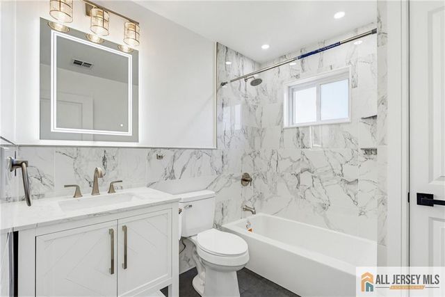 48 Kendall Drive, Sayreville, NJ 08859
