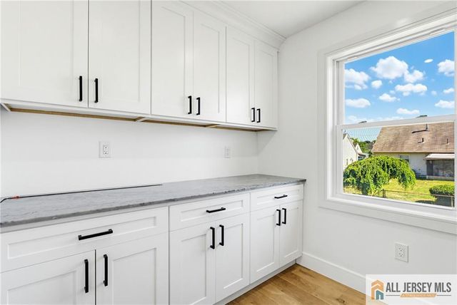 48 Kendall Drive, Sayreville, NJ 08859