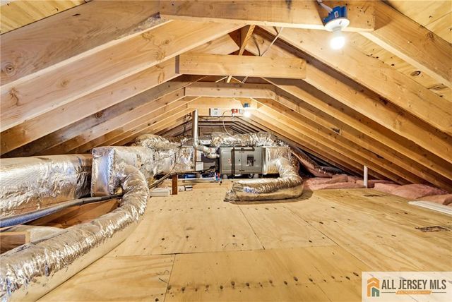 48 Kendall Drive, Sayreville, NJ 08859