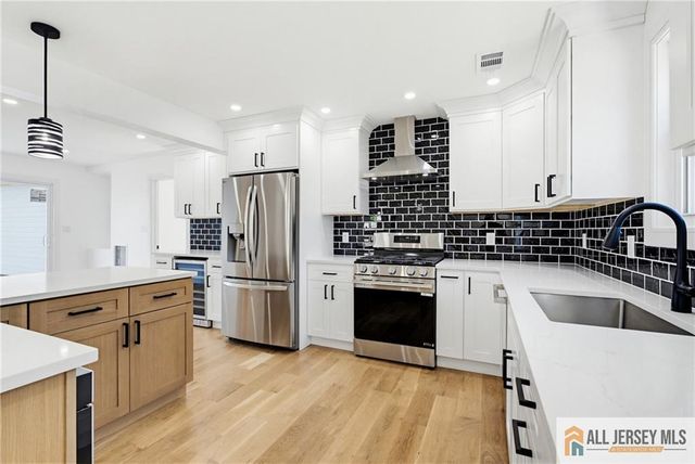 48 Kendall Drive, Sayreville, NJ 08859