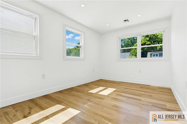 48 Kendall Drive, Sayreville, NJ 08859
