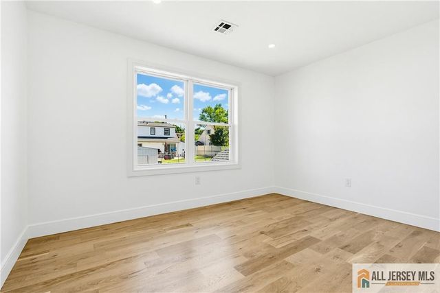 48 Kendall Drive, Sayreville, NJ 08859