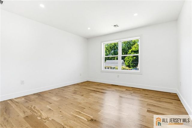 48 Kendall Drive, Sayreville, NJ 08859