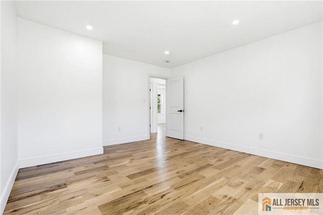 48 Kendall Drive, Sayreville, NJ 08859