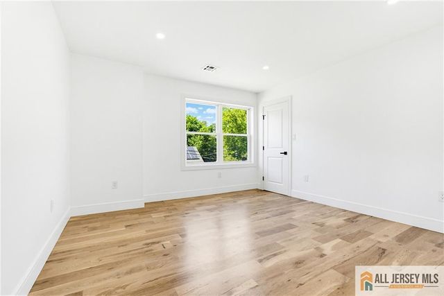 48 Kendall Drive, Sayreville, NJ 08859
