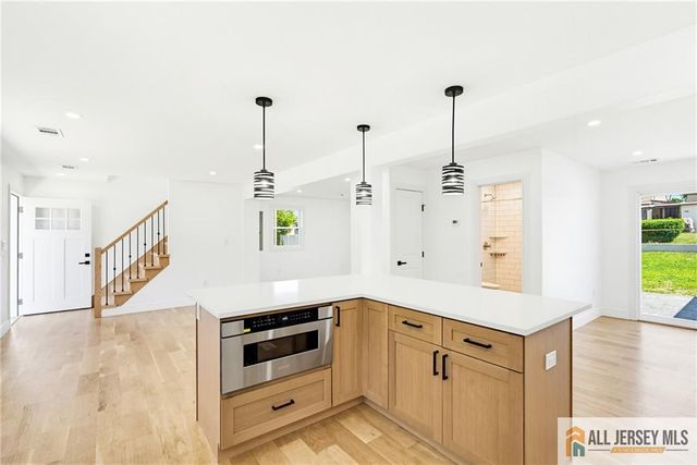 48 Kendall Drive, Sayreville, NJ 08859