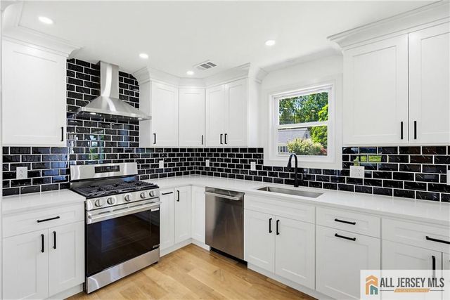 48 Kendall Drive, Sayreville, NJ 08859