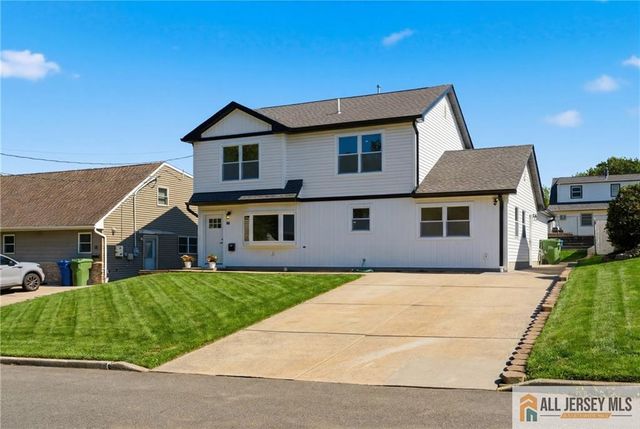 48 Kendall Drive, Sayreville, NJ 08859
