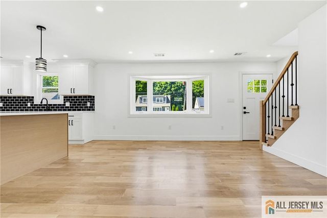 48 Kendall Drive, Sayreville, NJ 08859
