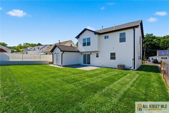 48 Kendall Drive, Sayreville, NJ 08859