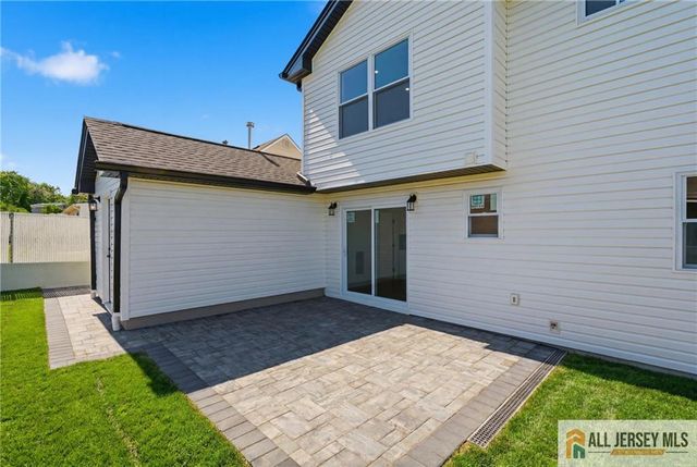 48 Kendall Drive, Sayreville, NJ 08859