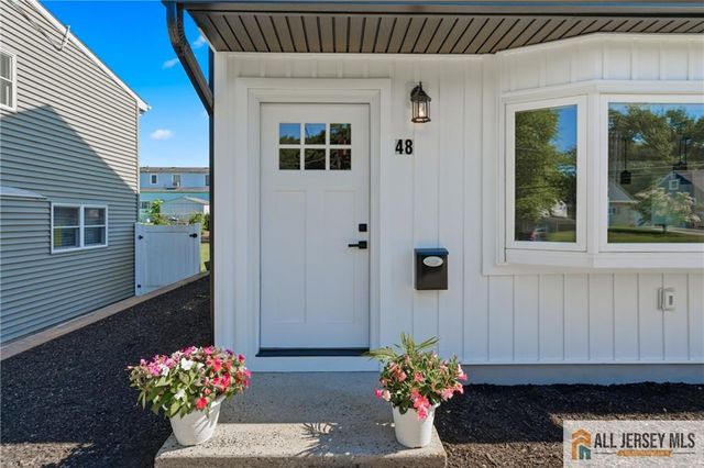 48 Kendall Drive, Sayreville, NJ 08859