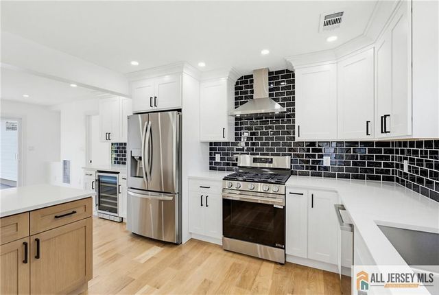48 Kendall Drive, Sayreville, NJ 08859