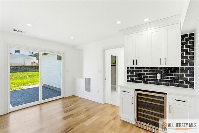 48 Kendall Drive, Sayreville, NJ 08859