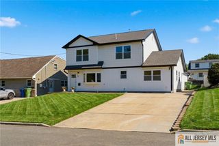 48 Kendall Drive, Sayreville, NJ 08859