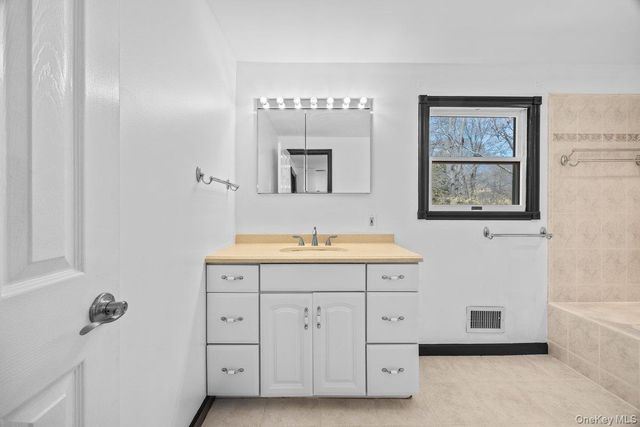 819 Canal Road, Mount Sinai, NY 11766