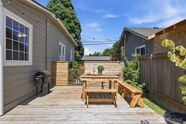 337 loves Avenue, Woodland, WA 98674