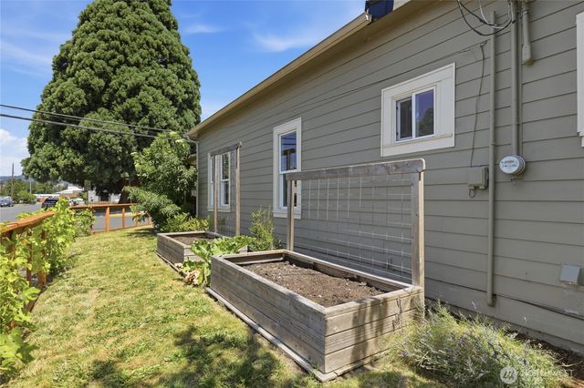 337 loves Avenue, Woodland, WA 98674