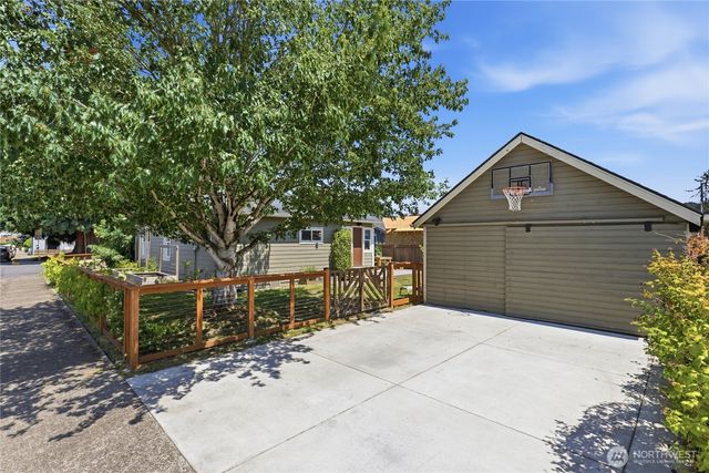 337 loves Avenue, Woodland, WA 98674