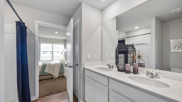 2878 Grassland Court, Hiawatha, IA 52233
