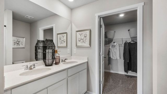 2878 Grassland Court, Hiawatha, IA 52233