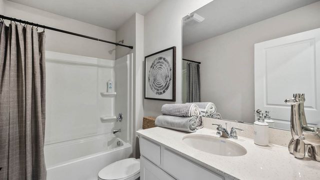 2878 Grassland Court, Hiawatha, IA 52233