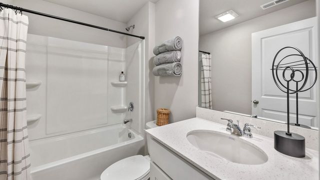 2878 Grassland Court, Hiawatha, IA 52233